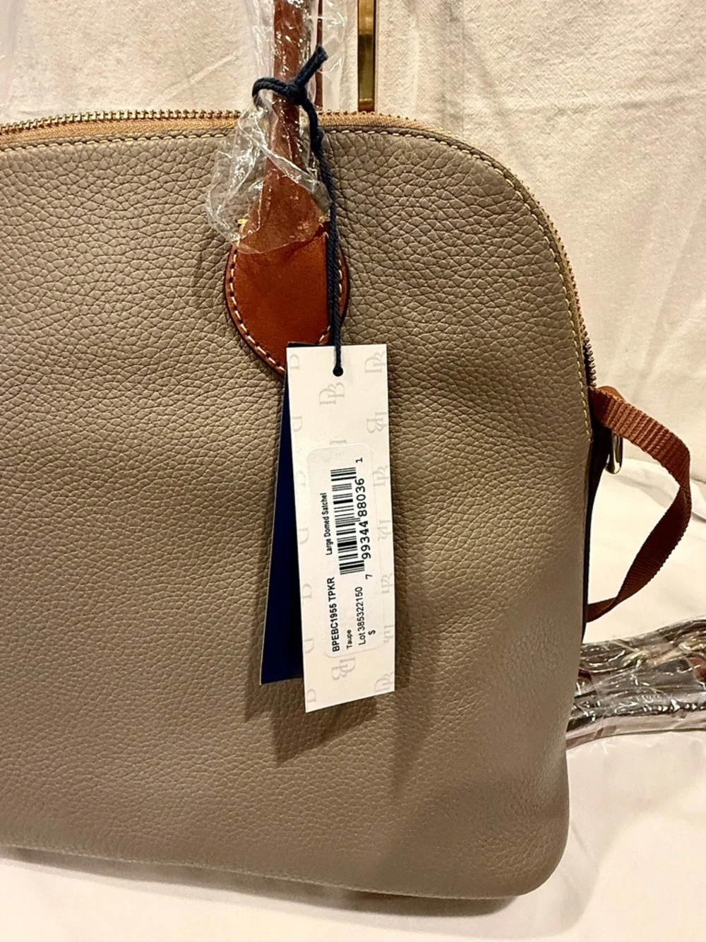 NWT Dooney & Bourke Pebbled Grain Taupe Leather Domed Satchel. - Picture 7 of 10